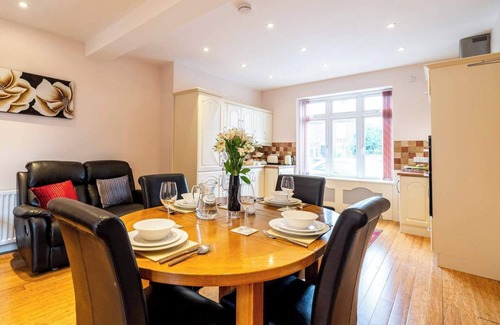 Caister-on-Sea Apartment | Emerald Spacious apartment near the Sea
