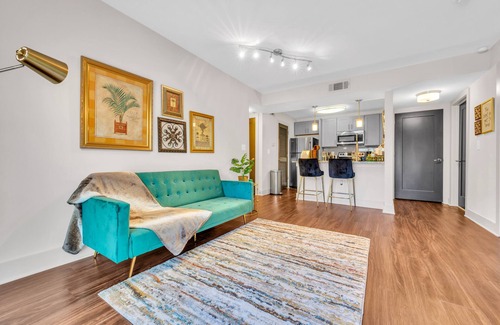 Cumberland Apartment | Emerald Suite near Truist Park/Free Parking
