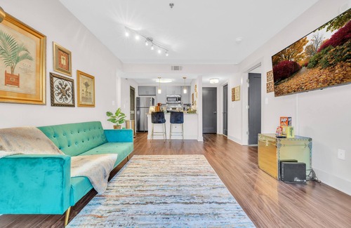 Cumberland Apartment | Emerald Suite near Truist Park/Free Parking