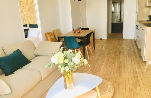 Cancale Apartment | Emeraude Appart. 100% renovated, front row seat to Mont St-Michel Bay