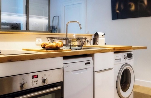 Secteur 1 Apartment | Emile - Face Gares and Business School, Downtown - Recently Renovated