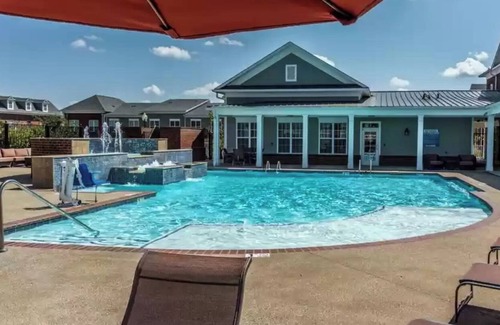 Collierville Apartment | Emma-Blue - 2 Bedrooms, 2 Bath, Garage and Pool