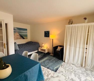 Musicians Quarter Apartment | EMNICE Studio musiciens