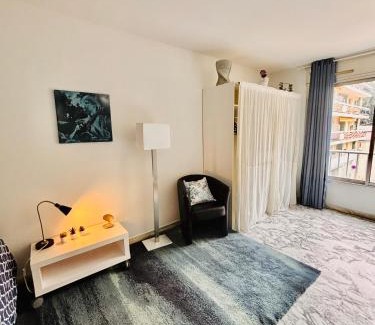 Musicians Quarter Apartment | EMNICE Studio musiciens