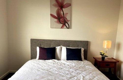 Wallan Villa | Empty Boat - Spacious 5 Bedroom Entire Modern home in Wallan