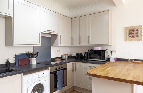 Emsworth Cottage | Emsdale House - a flat that sleeps 4 guests in 2 bedrooms