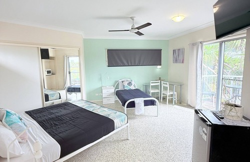 Emu Park Resort | Emu Park Beach resort. Family Rooms for 3 guest.