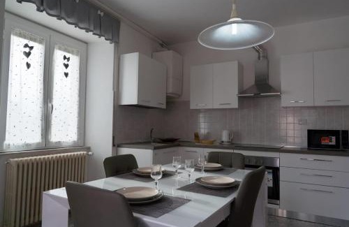 Castelli House | En&Gi Holiday Home