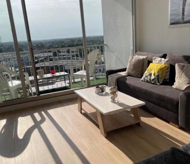 Mons-en-Baroeul Apartment | En hauteur, au pied du métro & 7mn du centre Lille