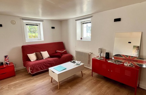 Marines Apartment | En Plein Cœur du Vexin, Appartement en Rez-de-jardin Dune Meulière Typique