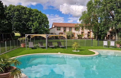 Labastide-d'Anjou Cottage | En Rouger, Le Tournesol gîte (3or4 bedrooms, air conditioned, heated pool,sauna)