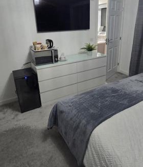 Blackburn House | En-suite Room With Superking Bed