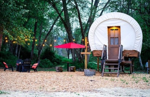 Murphy House | Enchanted Conestoga Wagon on the Applegate River