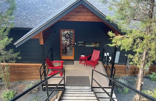 Graford House | Enchanted Treehouse on PK Lake with Private Boat Dock