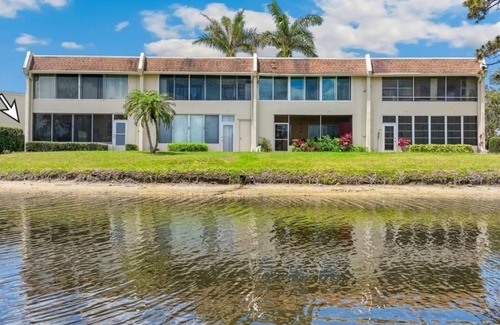 Trailer Estates Condo | Enchanting 1st floor, 2-bedroom, 2 bath condo with AC in Sarasota