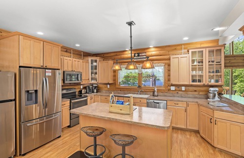 Bumpass House | Enchanting 5-Bed/5-Bath Lakefront Log Cabin with Private Cove, Beach & Hot Tub.