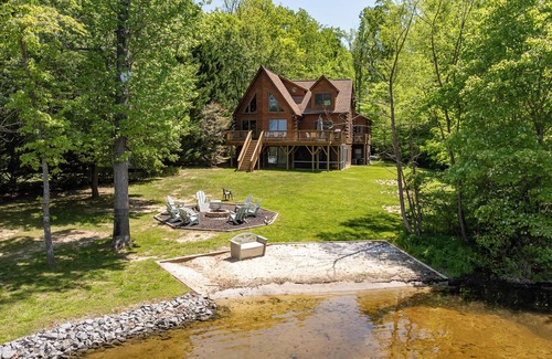 Bumpass House | Enchanting 5-Bed/5-Bath Lakefront Log Cabin with Private Cove, Beach & Hot Tub.