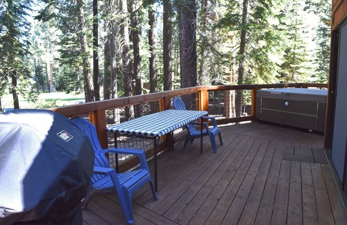 Truckee Ski Chalet | Enchanting Chalet on the 16th fairway of Tahoe Donner