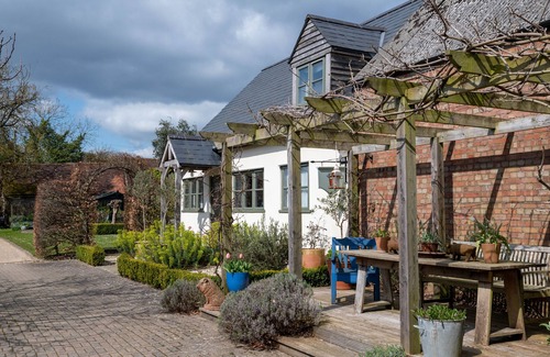 Waterlooville Cottage | Enchanting Cottage - South Downs National Park