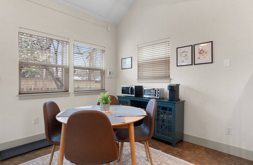 Capitol Hill House | Enchanting Grapevine Alley