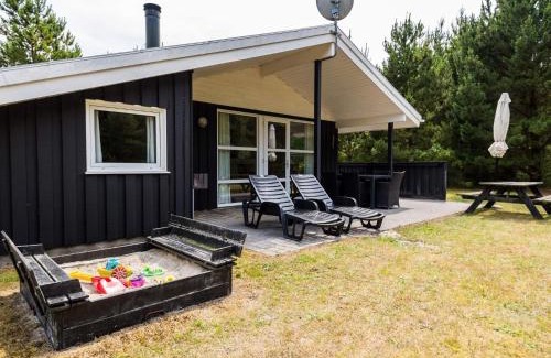 Henne House | Enchanting Hideaway in Henne Town-By Traum
