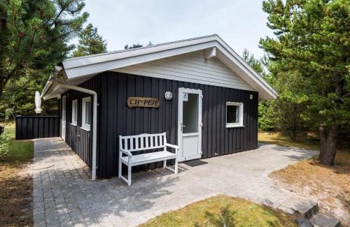 Henne House | Enchanting Hideaway in Henne Town-By Traum