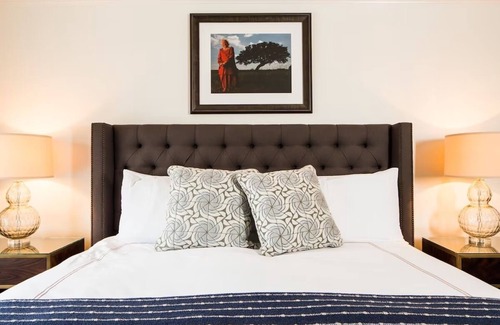 West Campus Hotel | Enchanting Hotel with Outdoor Pool & Sun Terrace - Just 1 Mile from UT Austin