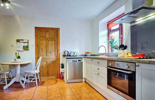 Bridgend of Lintrathen House | Enchanting lochside lodge house in peaceful woodedn grounds