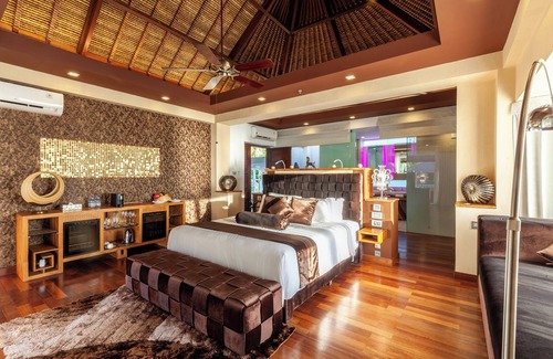 Senggigi Resort | Enchanting Lombok Lux beachresort with 2km of white sand-faced Bali Mount Agung