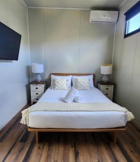 Dickson Apartment | Enchanting Tiny Home in Vibrant - Hosted by Canstay