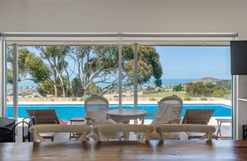 Waitpinga House | Encounter Blue - Waitpinga - Linen Included