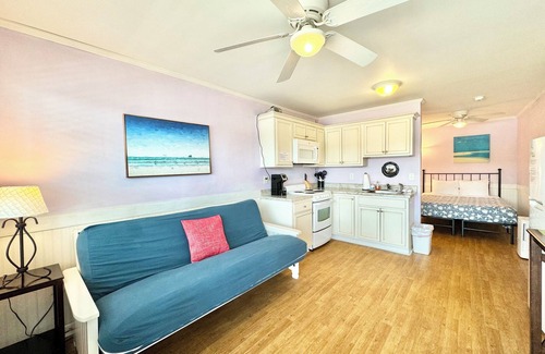 Atlantic Beach Condo | End Unit in Oceanside Community Private Beach Access Pool Kitchen WiFi BBQ Grill