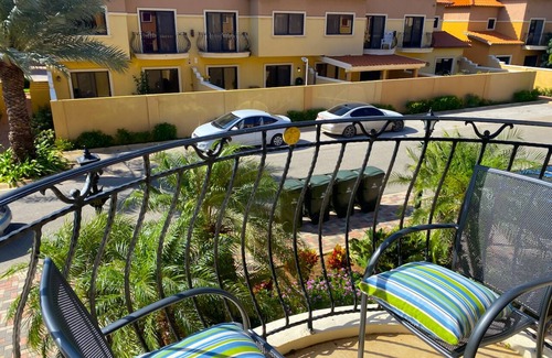 Noord House | End Unit Townhouse in Gold Coast, Sleeps 6 Perfect for a family stay!