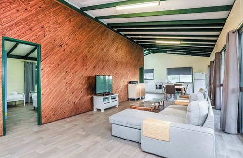 Seventeen Seventy House | Endeavour: Stunning Ocean & 1770 Headland Views
