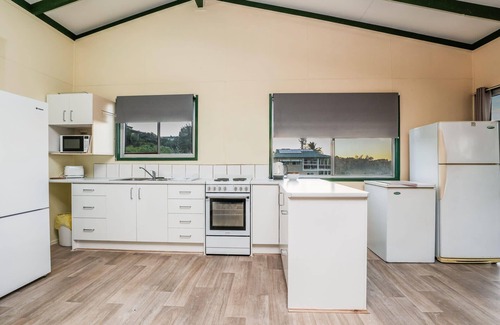 Seventeen Seventy House | Endeavour: Stunning Ocean & 1770 Headland Views
