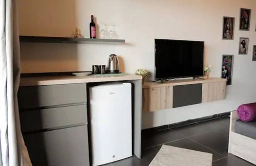 Mastita Apartment | Endless Horizon - Studio with Sea View Terrace & Jacuzzi in Byblos