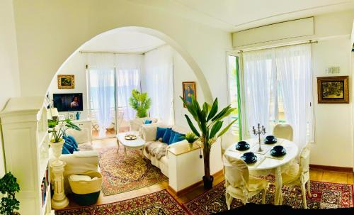 Nice City Centre Apartment | Endless Stunning Mediterranean Sea Views Promenade Des Anglais