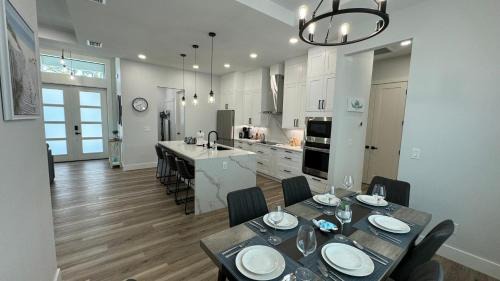 Venice Gardens House | Endless Summer!