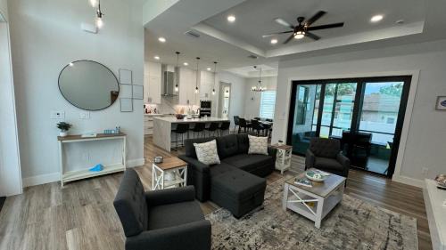 Venice Gardens House | Endless Summer!