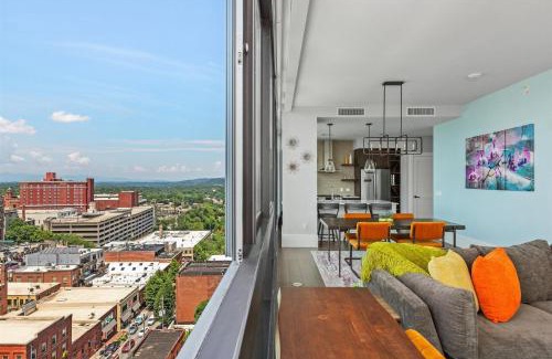 Downtown Asheville Apartment | Endless Sunset Retreat