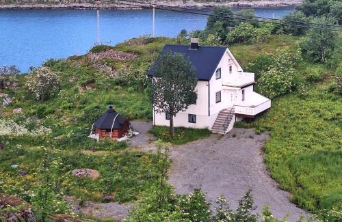 Sund i Lofoten Villa | Enebolig med Eventyrlig beliggenhet like ved sjøen i Lofoten