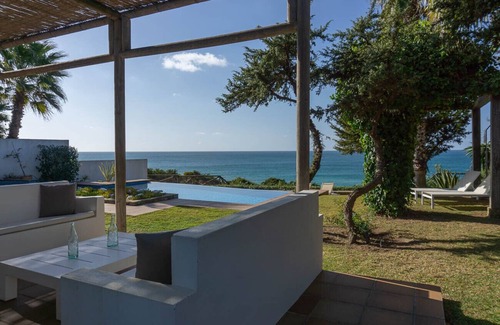 Cabo Roche Villa | Enebros y Mar. Stylish beachfront property