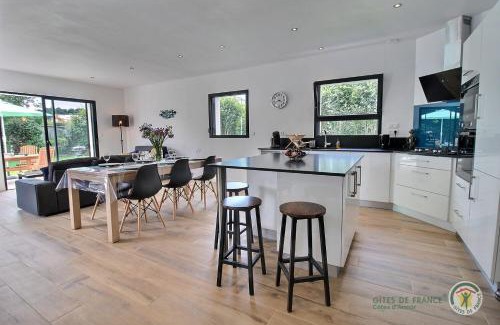 Plougrescant House | Enez terc'h