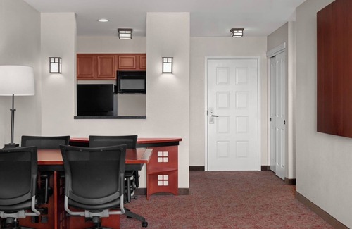 Renton Hotel | Enjoy 2 Family-Friendly Suites w/Fully Equipped Kitchen & Free Parking!