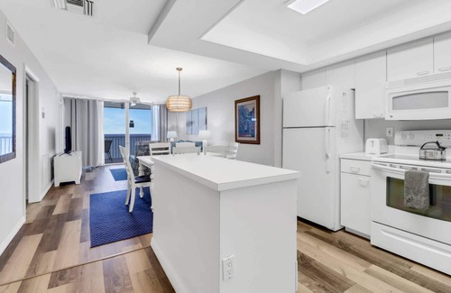 Fort Myers Beach Condo | Enjoy 6th Floor Sunsets & A Direct Gulf View! Community Pool & Over $150 of Free Daily Activities!