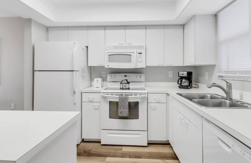 Fort Myers Beach Condo | Enjoy 6th Floor Sunsets & A Direct Gulf View! Community Pool & Over $150 of Free Daily Activities!