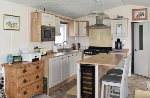 Sandown Cottage | Enjoy a coastal escape in a two-bedroom lodge on a holiday park near the beach.