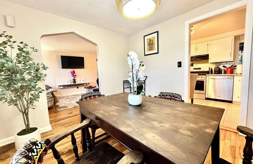 Brookline House | Enjoy a cozy, comfortable, and relaxed atmosphere at Kwetu Homes in Pittsburgh.