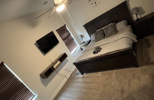 Lockhart House | Enjoy a game of a pool or a relaxing soak in the jacuzzi at the hangout!