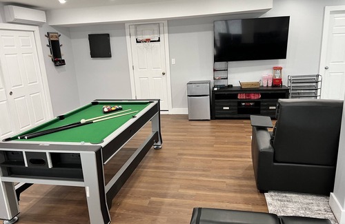 New Milford House | Enjoy a getaway on the scenic Housatonic River/Lake Lilinonah in New Milford, CT